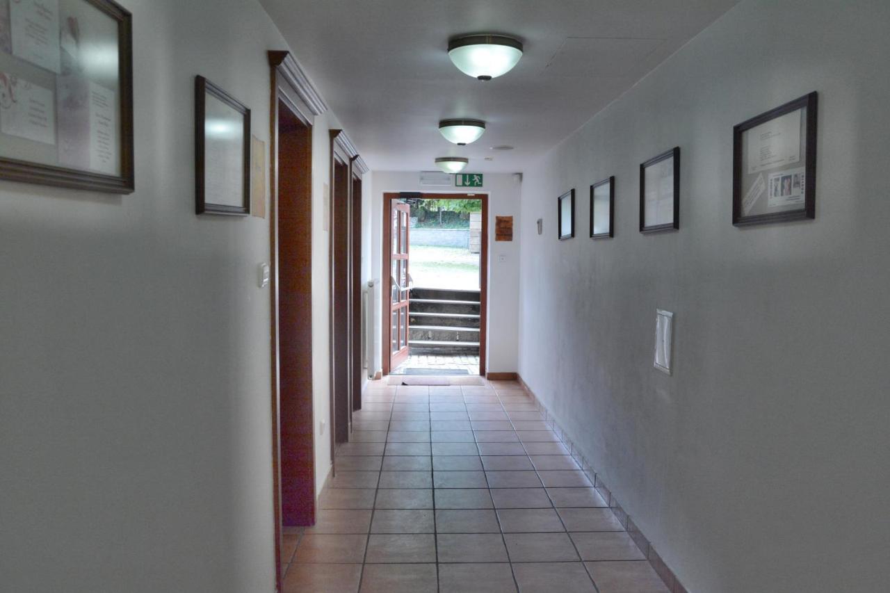 Hotel Kounicky Dvur Dolní Kounice Exterior foto
